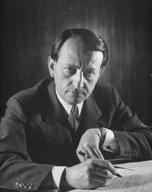 Краткая биография мальро