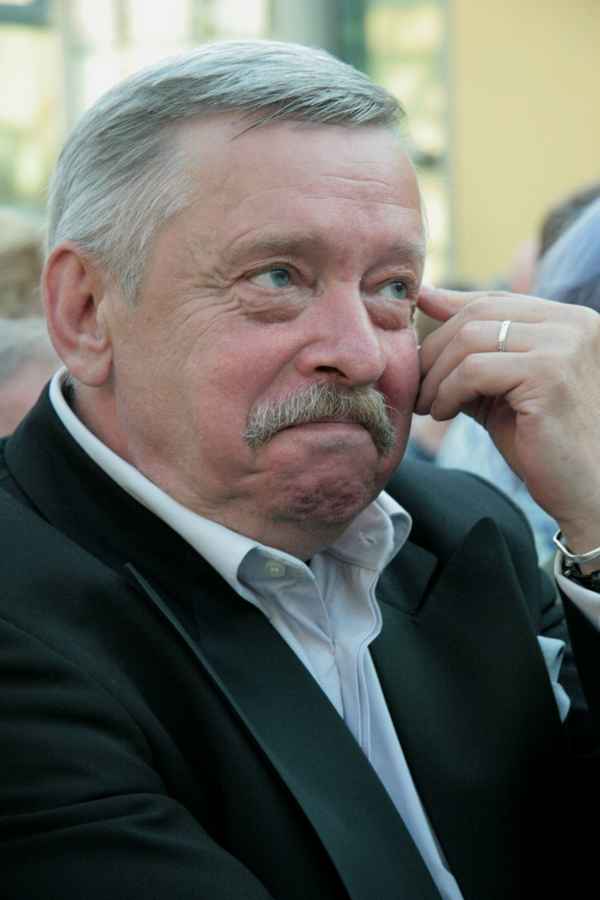 Краткая биография пьецух